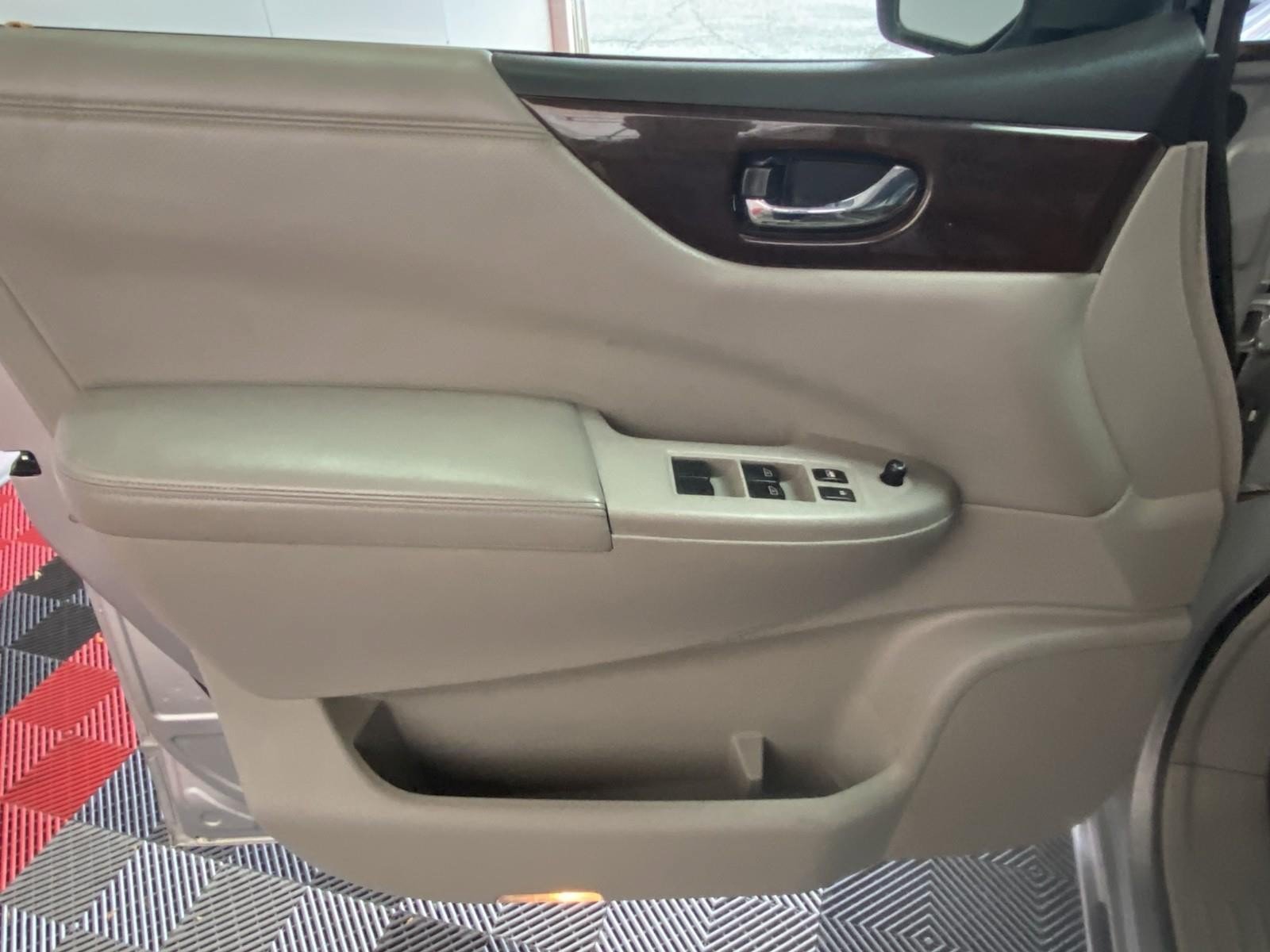 Used 2015 Nissan Quest SV FWD image 17