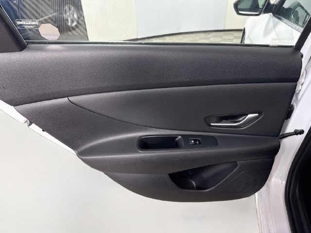 Used 2022 Hyundai Elantra Limited FWD image 25