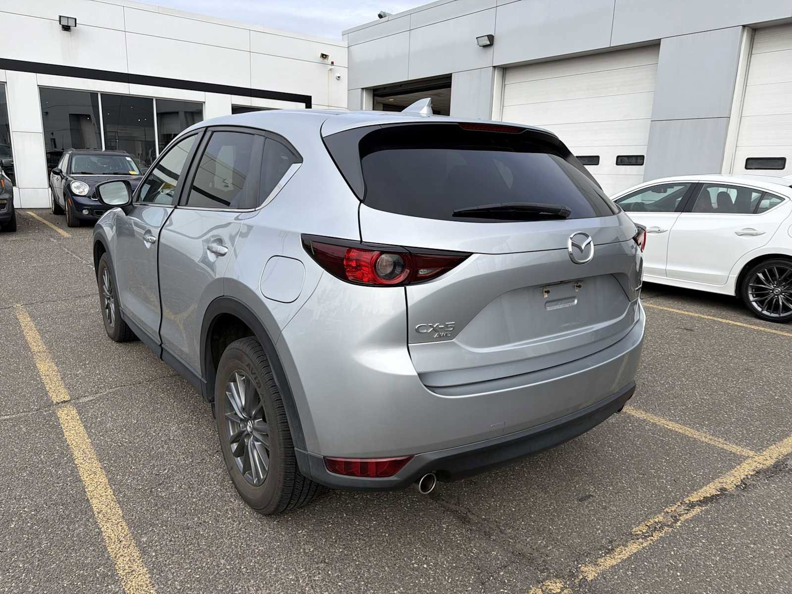 Used 2020 MAZDA CX-5 Touring image 4
