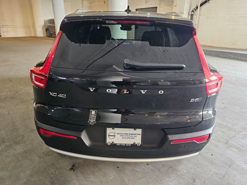 Used 2025 Volvo XC40 B5 Ultra w/ Protection Package Premier image 3