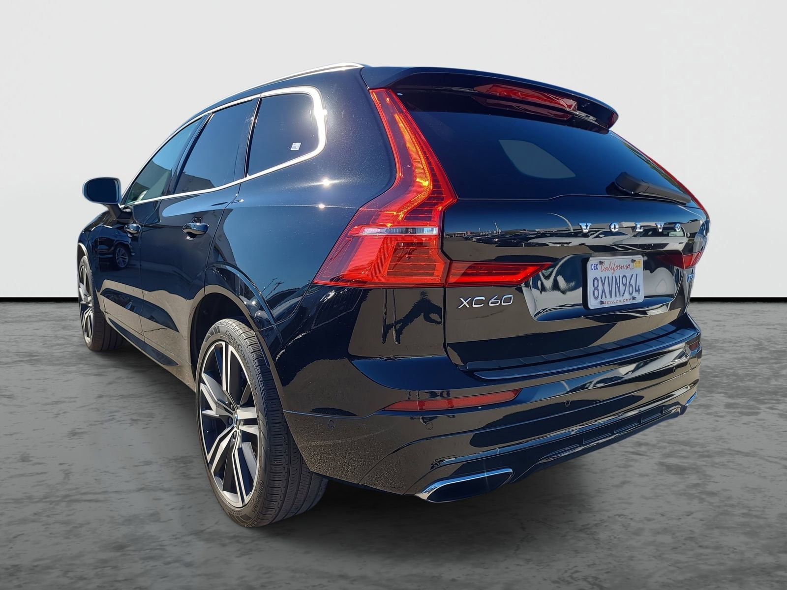 Used 2019 Volvo XC60 T5 R-Design w/ Protection Package Premier image 3