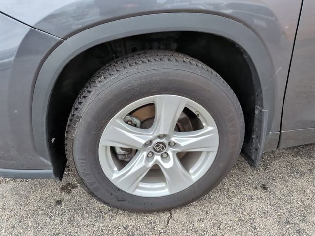 Used 2023 Toyota Highlander L FWD image 9