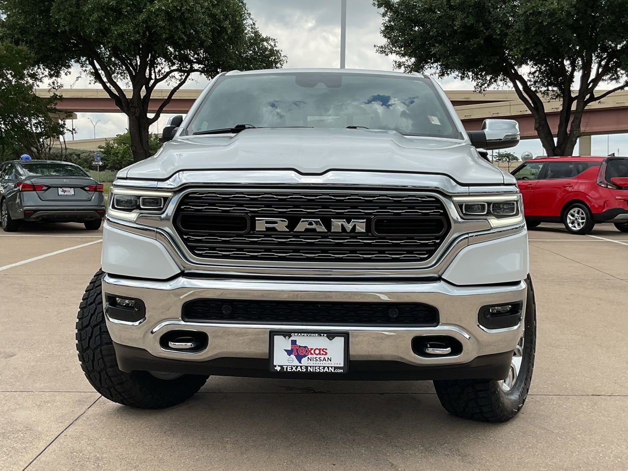 Used 2023 RAM 1500 Limited AWD/4WD image 2