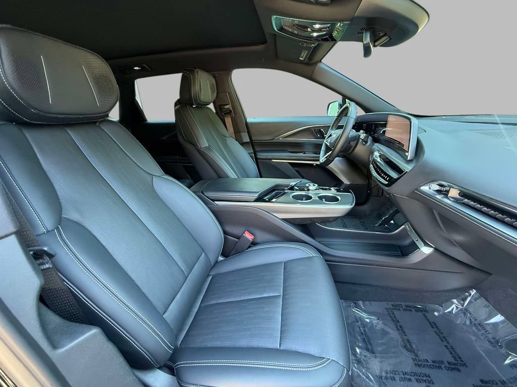 Used 2024 Cadillac Lyriq Luxury AWD/4WD image 14
