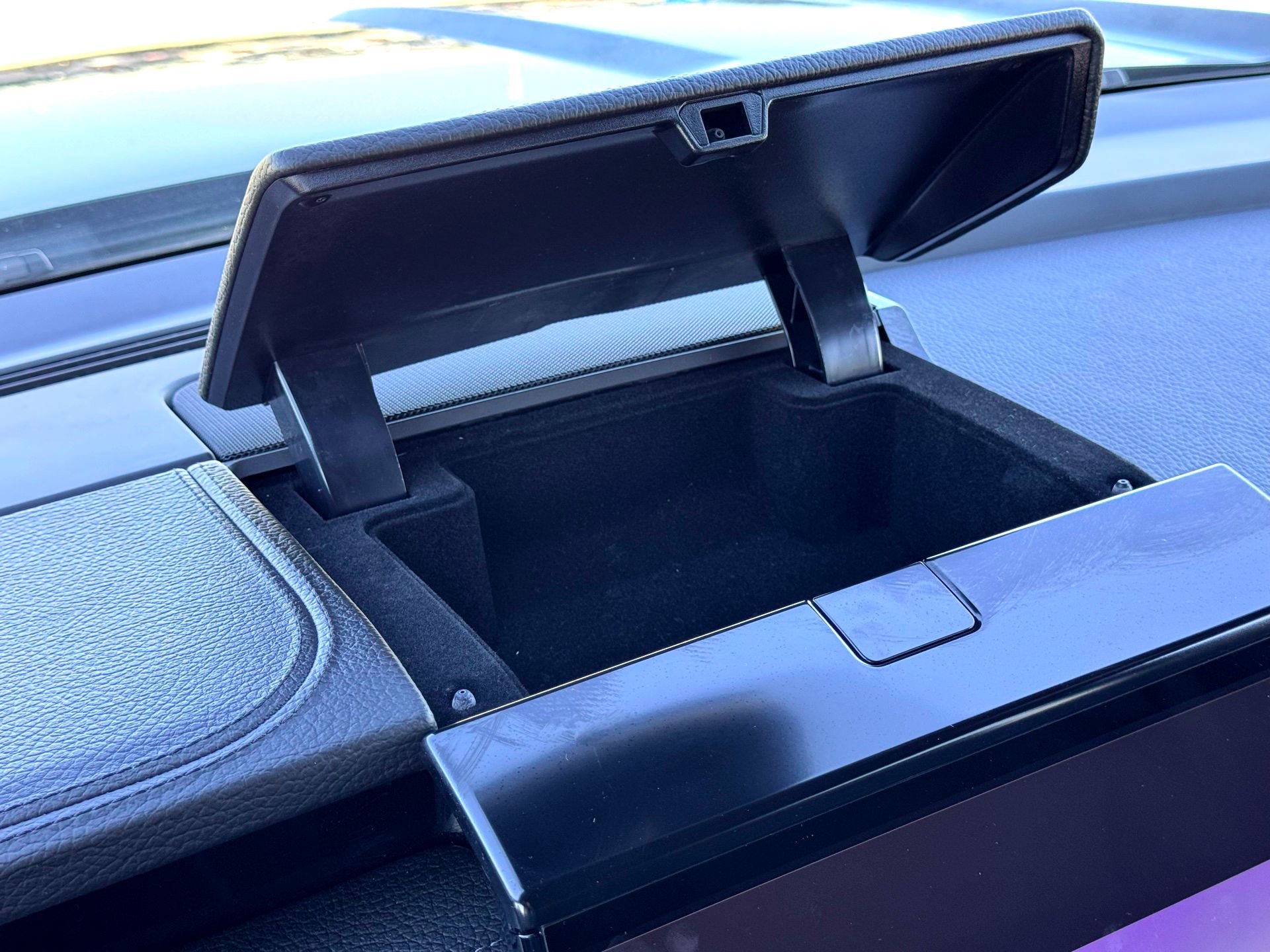 Used 2025 GMC Yukon XL Denali image 33