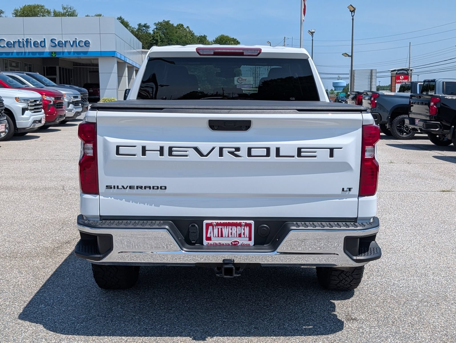 Used 2023 Chevrolet Silverado 1500 LT AWD/4WD image 4