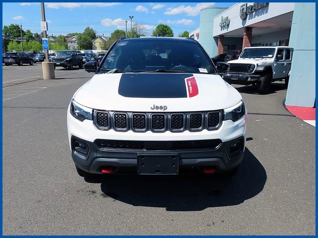 Used 2023 Jeep Compass Trailhawk w/ Trailhawk Elite Group AWD/4WD image 2