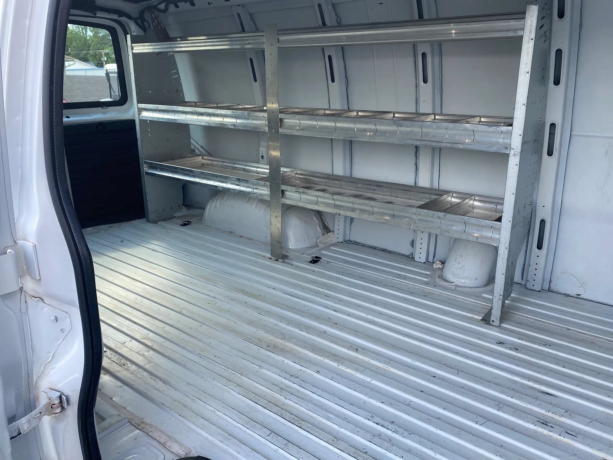 Used 2016 Chevrolet Express 2500 Extended RWD image 23