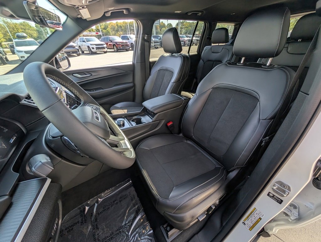 New 2025 Jeep Grand Cherokee L Altitude image 13