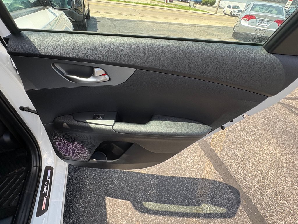 Used 2021 Kia Forte LXS FWD image 13