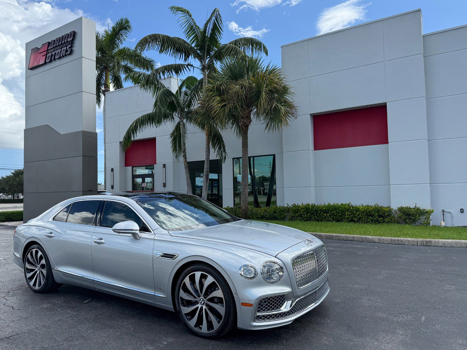 Used 2022 Bentley Flying Spur W12 image 1