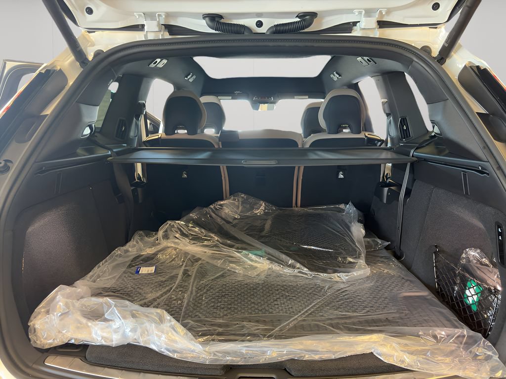 New 2026 Volvo EX90 Plus RWD image 9