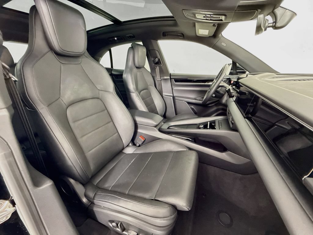 Certified 2025 Porsche Macan Electric RWD image 29
