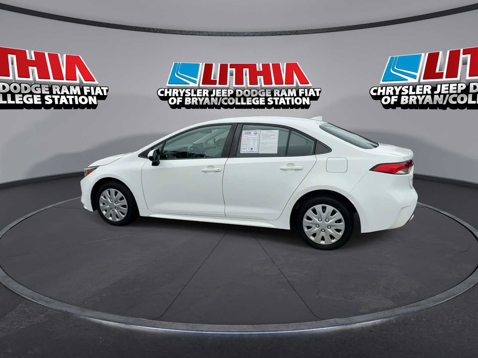 Used 2022 Toyota Corolla LE FWD image 5