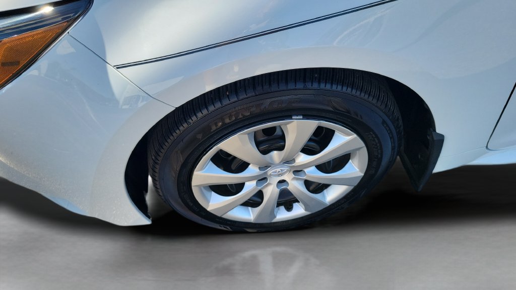 Used 2025 Toyota Corolla LE FWD image 24