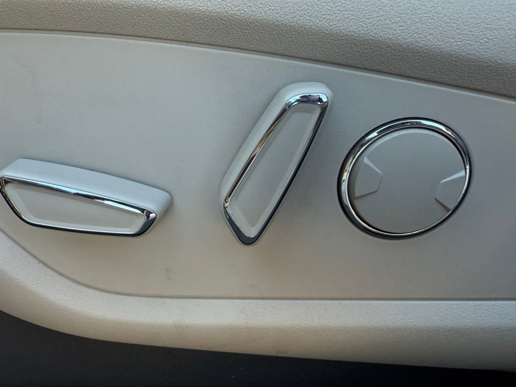 Used 2020 Lincoln Nautilus Reserve image 23