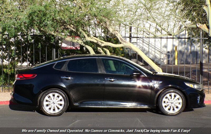 Used 2018 Kia Optima S w/ Panoramic Sunroof Package image 5