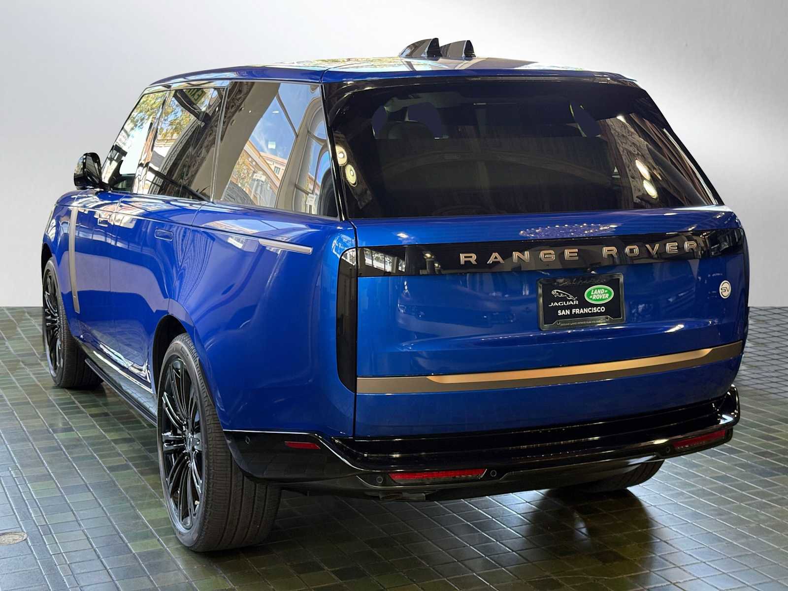 New 2025 Land Rover Range Rover SV image 5