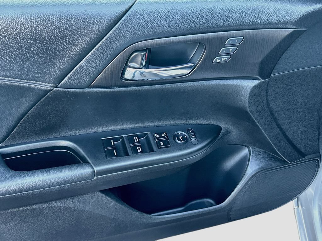 Used 2013 Honda Accord EX-L image 17