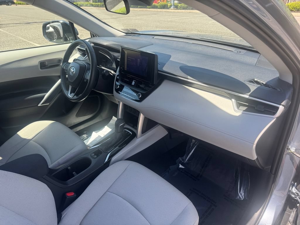 Used 2024 Toyota Corolla Cross LE AWD/4WD image 16