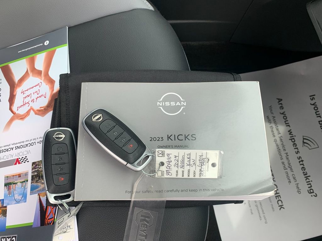 Used 2023 Nissan Kicks SR w/ SR Premium Package FWD image 9