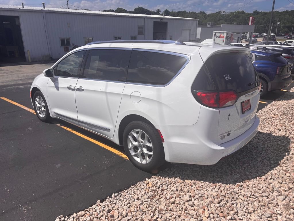 Used 2020 Chrysler Pacifica Touring-L FWD image 6