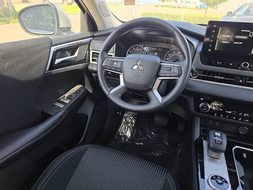Used 2025 Mitsubishi Outlander ES FWD image 8