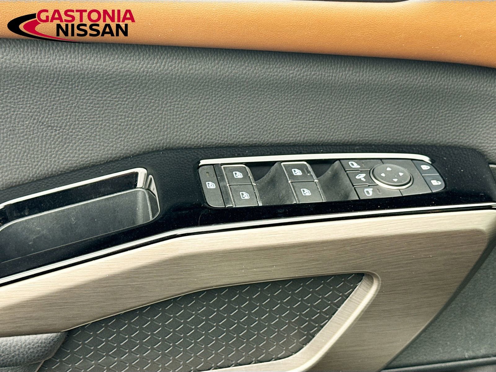 Used 2025 Nissan Pathfinder Platinum w/ Cargo Package image 23