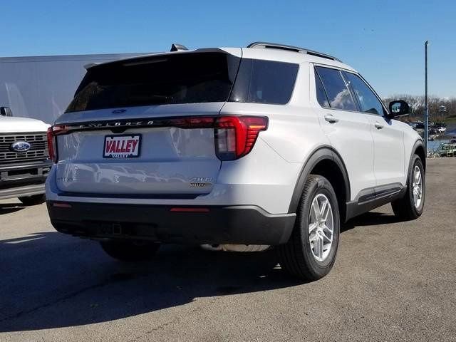 New 2026 Ford Explorer Active image 3