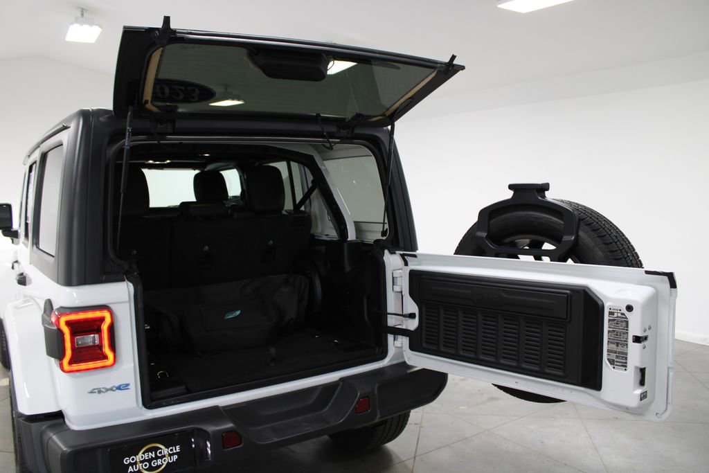 Used 2023 Jeep Wrangler Unlimited Sahara w/ Cold Weather Group image 18