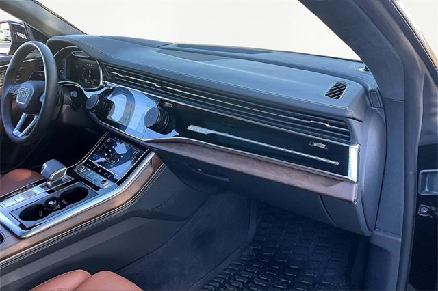 Used 2025 Audi Q8 Prestige w/ Prestige Package image 16