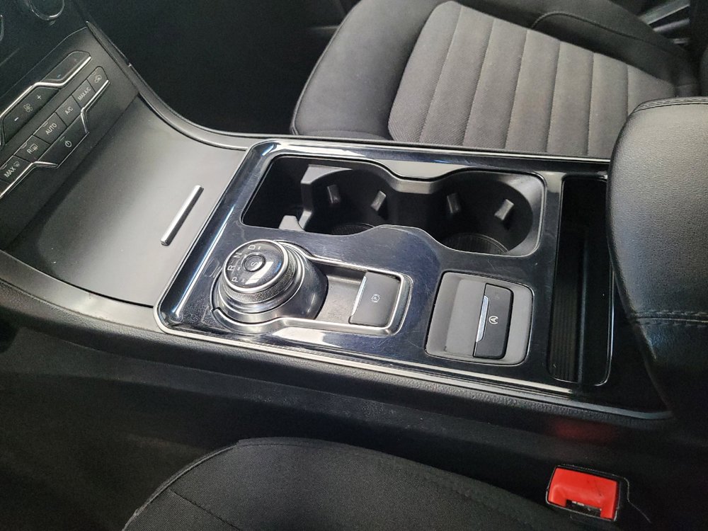 Used 2020 Ford Edge SE image 26