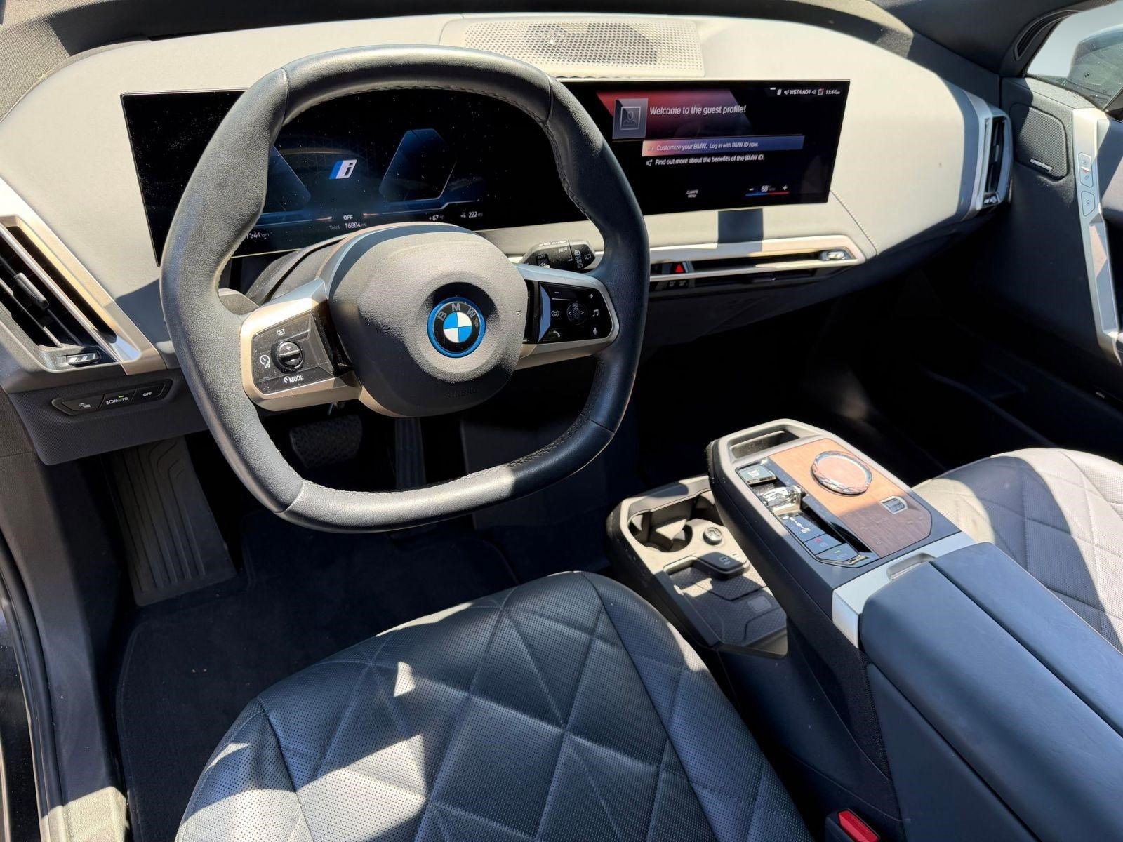 Certified 2023 BMW iX xDrive50 w/ Premium Package AWD/4WD image 4