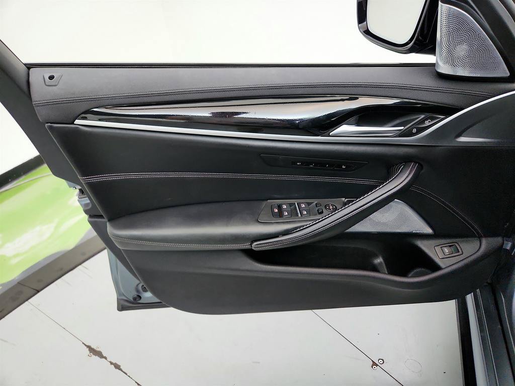 Used 2020 BMW M550i xDrive AWD/4WD image 24