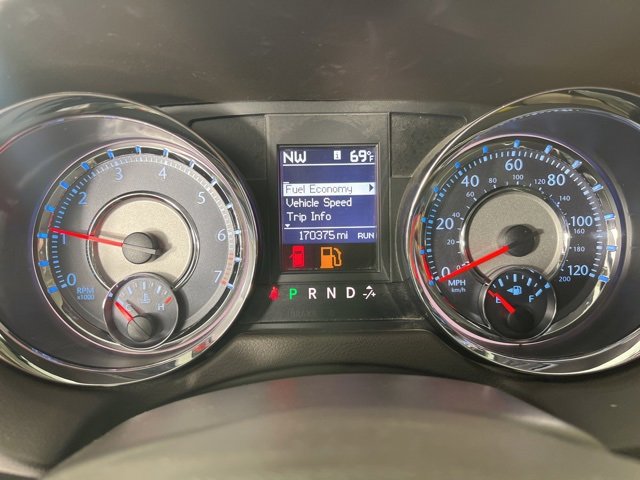 Used 2015 Chrysler Town & Country Touring-L w/ Driver Convenience Group image 29