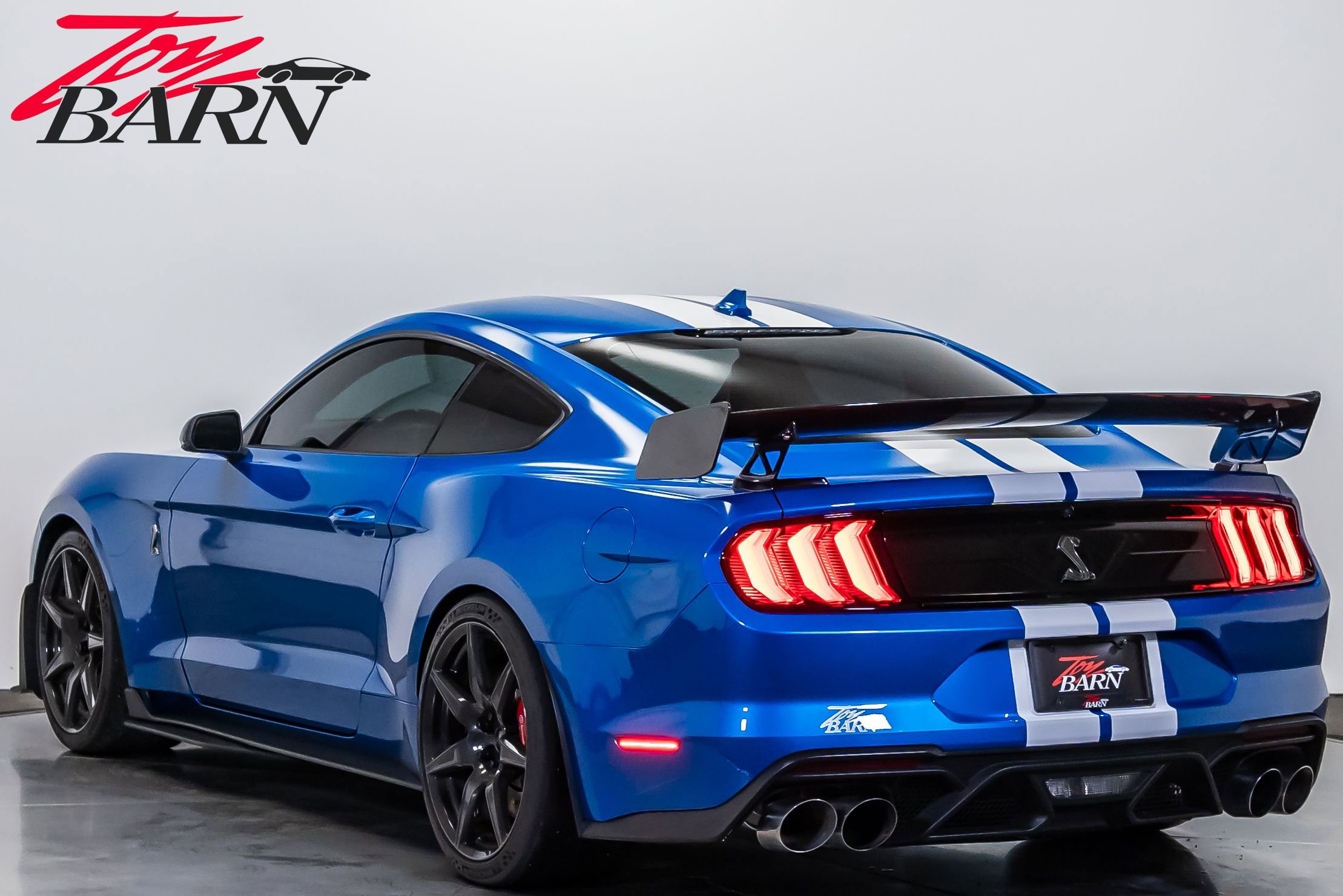 Used 2020 Ford Mustang Shelby GT500 w/ Carbon Fiber Track Pack image 3