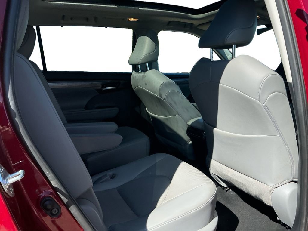 Used 2020 Toyota Highlander Platinum image 17
