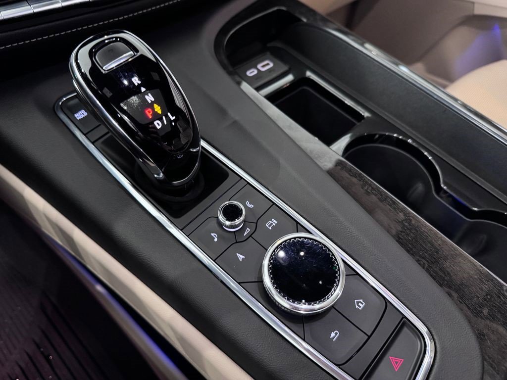 Certified 2023 Cadillac Escalade ESV Premium Luxury w/ Performance Package AWD/4WD image 28