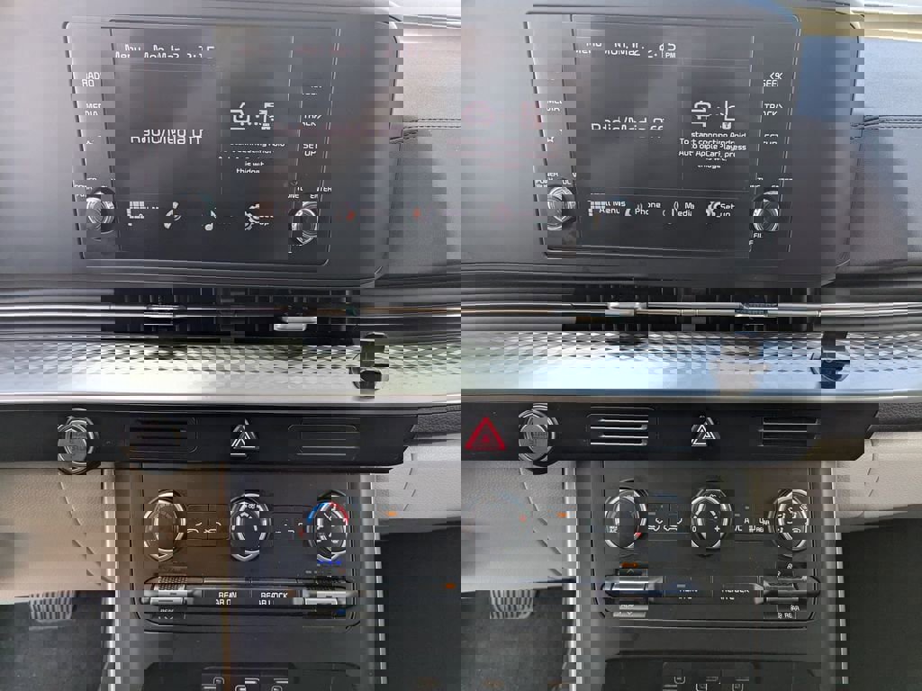 Certified 2024 Kia Carnival LX image 19