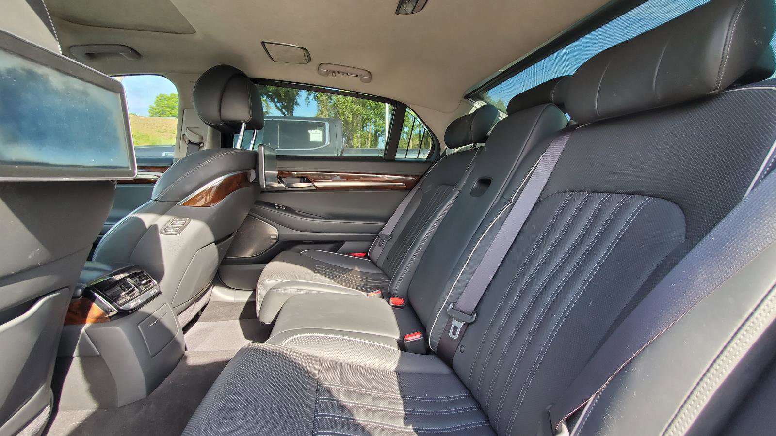 Used 2019 Genesis G90 5.0 Ultimate RWD image 5