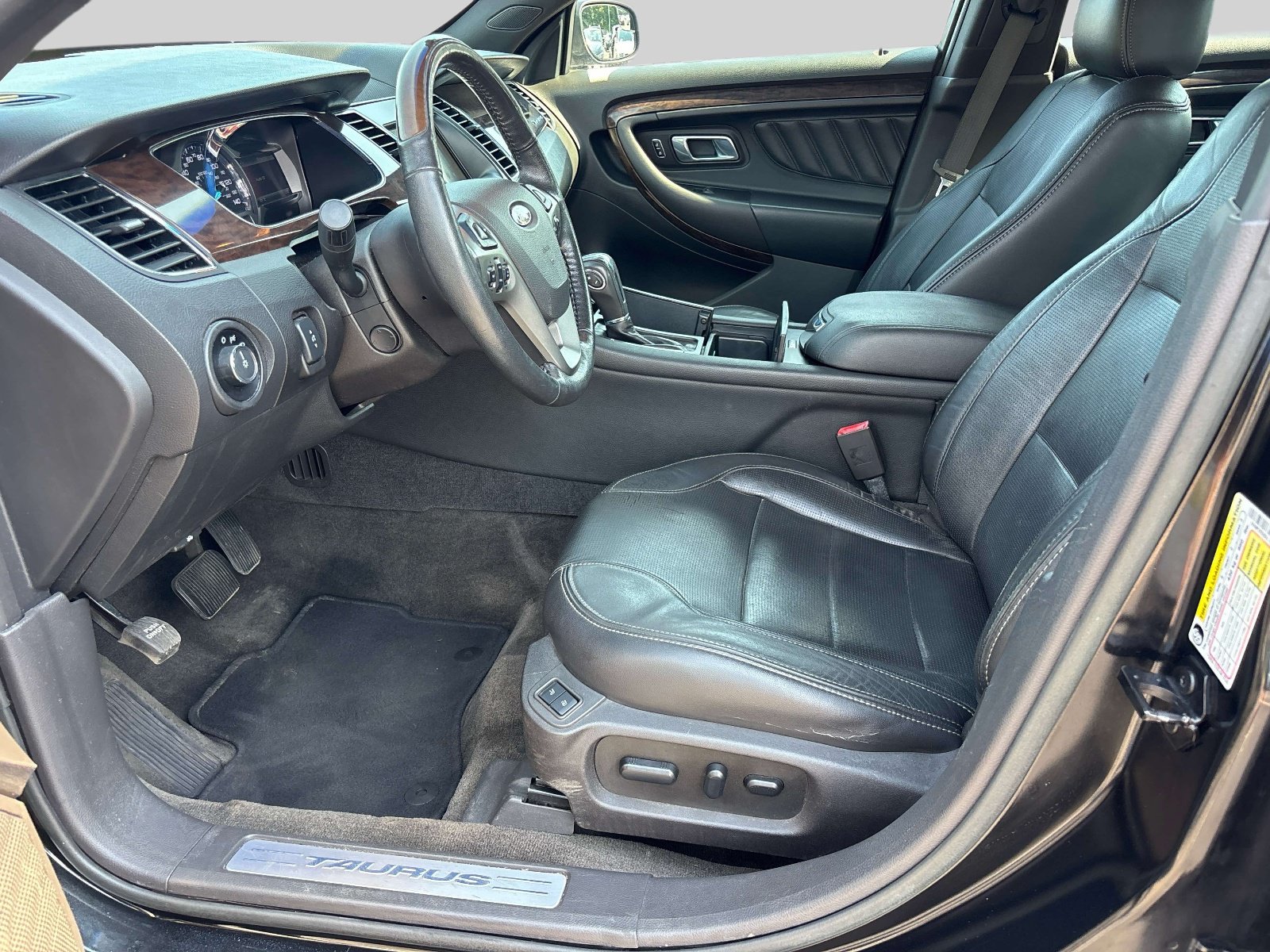 Used 2014 Ford Taurus Limited FWD image 10
