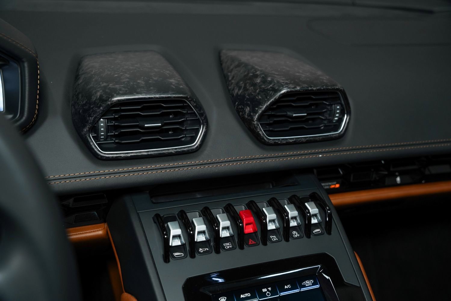 Used 2021 Lamborghini Huracan EVO image 42