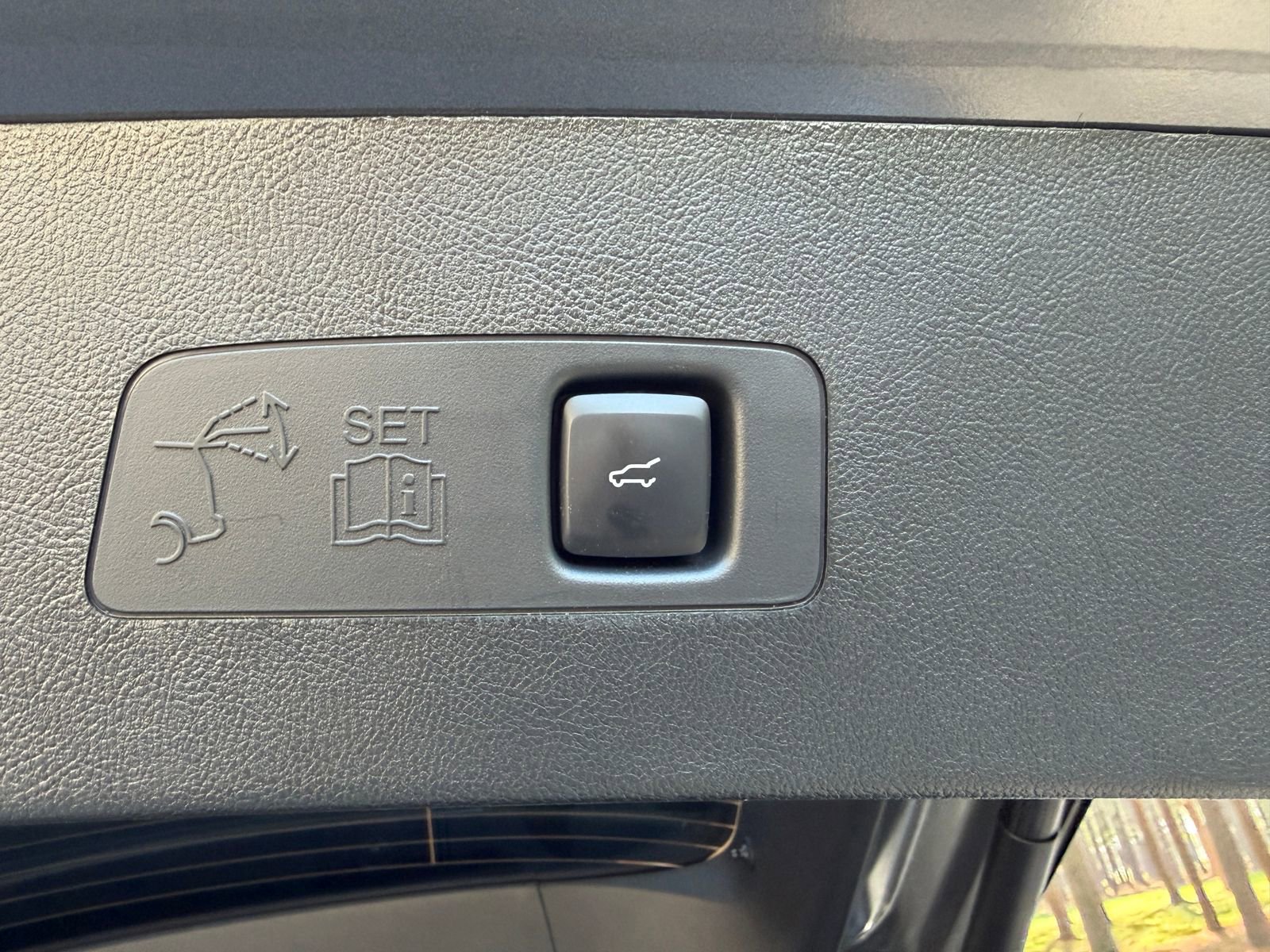 Used 2025 Lincoln Corsair Reserve AWD/4WD image 18