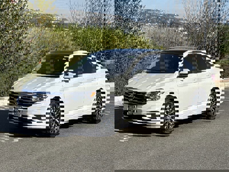 Used 2019 Volkswagen Jetta SE image 2