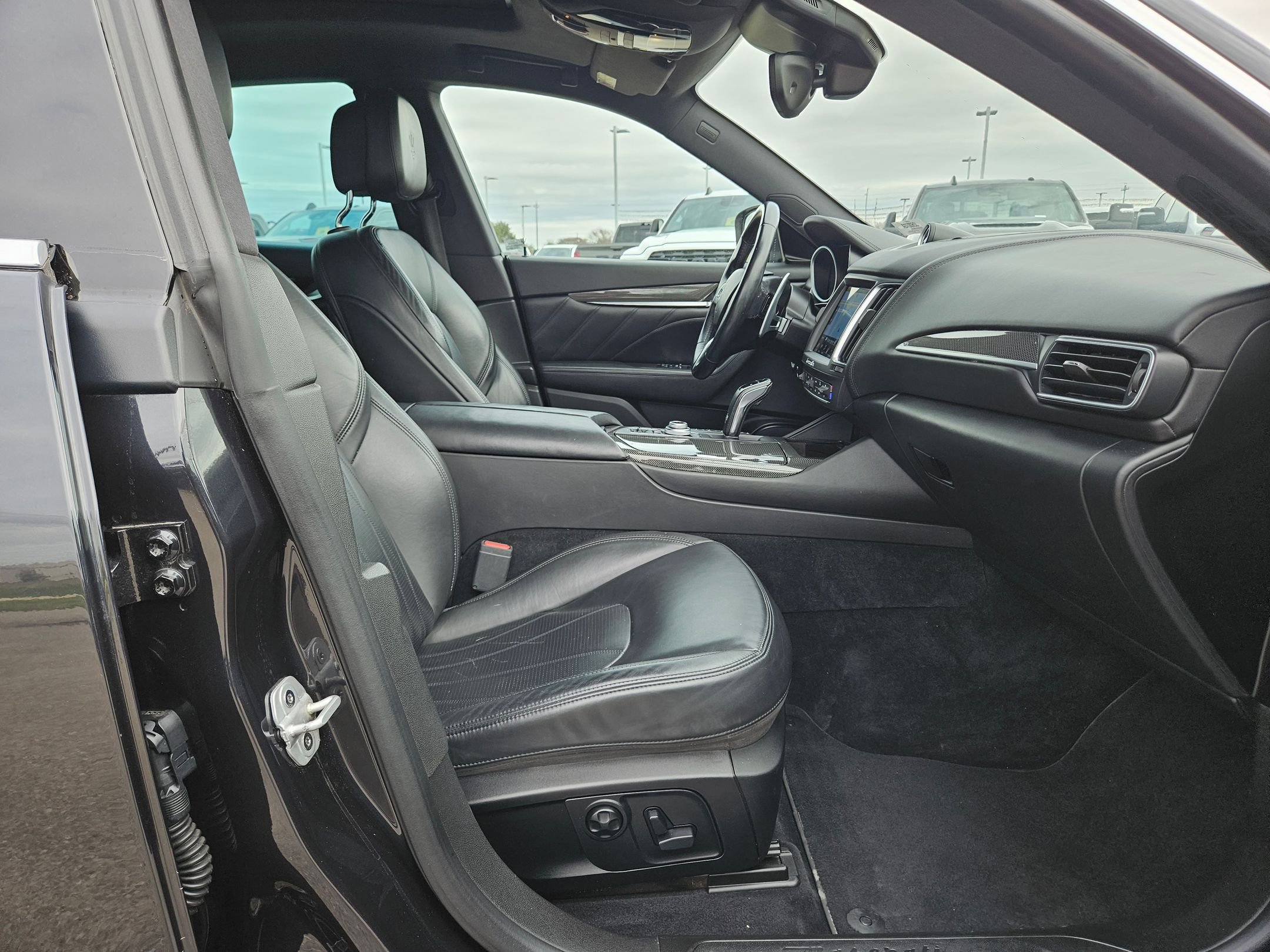 Used 2019 Maserati Levante S image 27