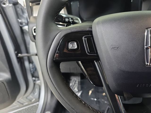 Certified 2023 Lincoln Corsair AWD image 14