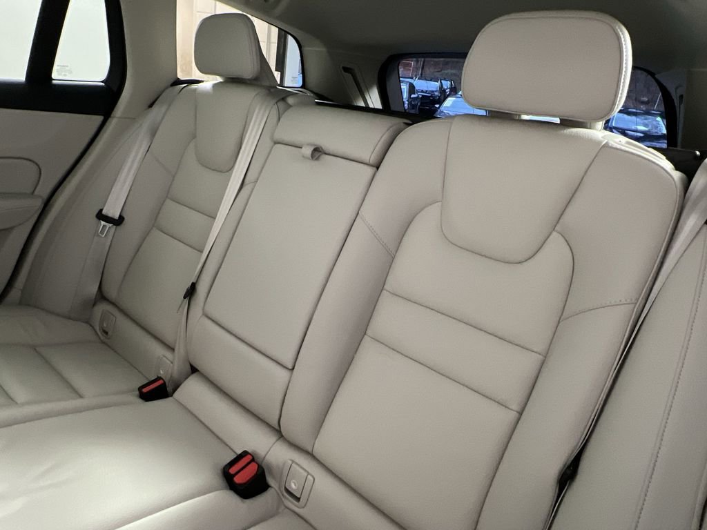 Certified 2024 Volvo V60 B5 Cross Country Plus w/ Protection Package Premier image 24