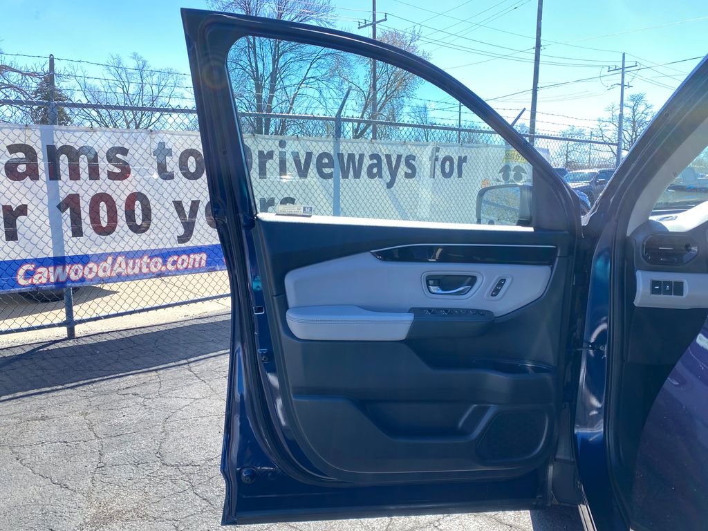 Used 2024 Honda Pilot Touring image 13