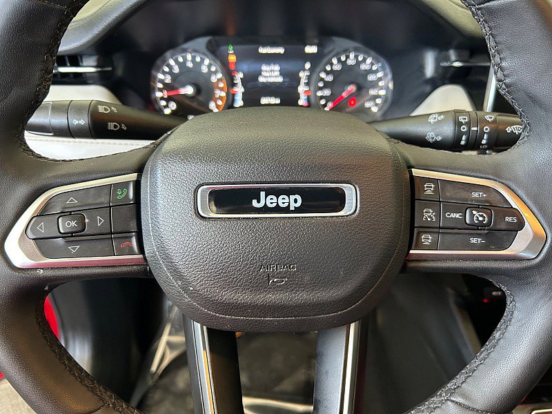 Used 2025 Jeep Compass Limited image 32