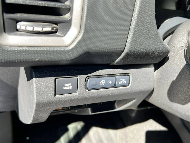 Used 2022 Nissan Frontier SV w/ Graphics Package AWD/4WD image 21
